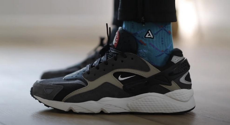 Nike Huaraches on feet